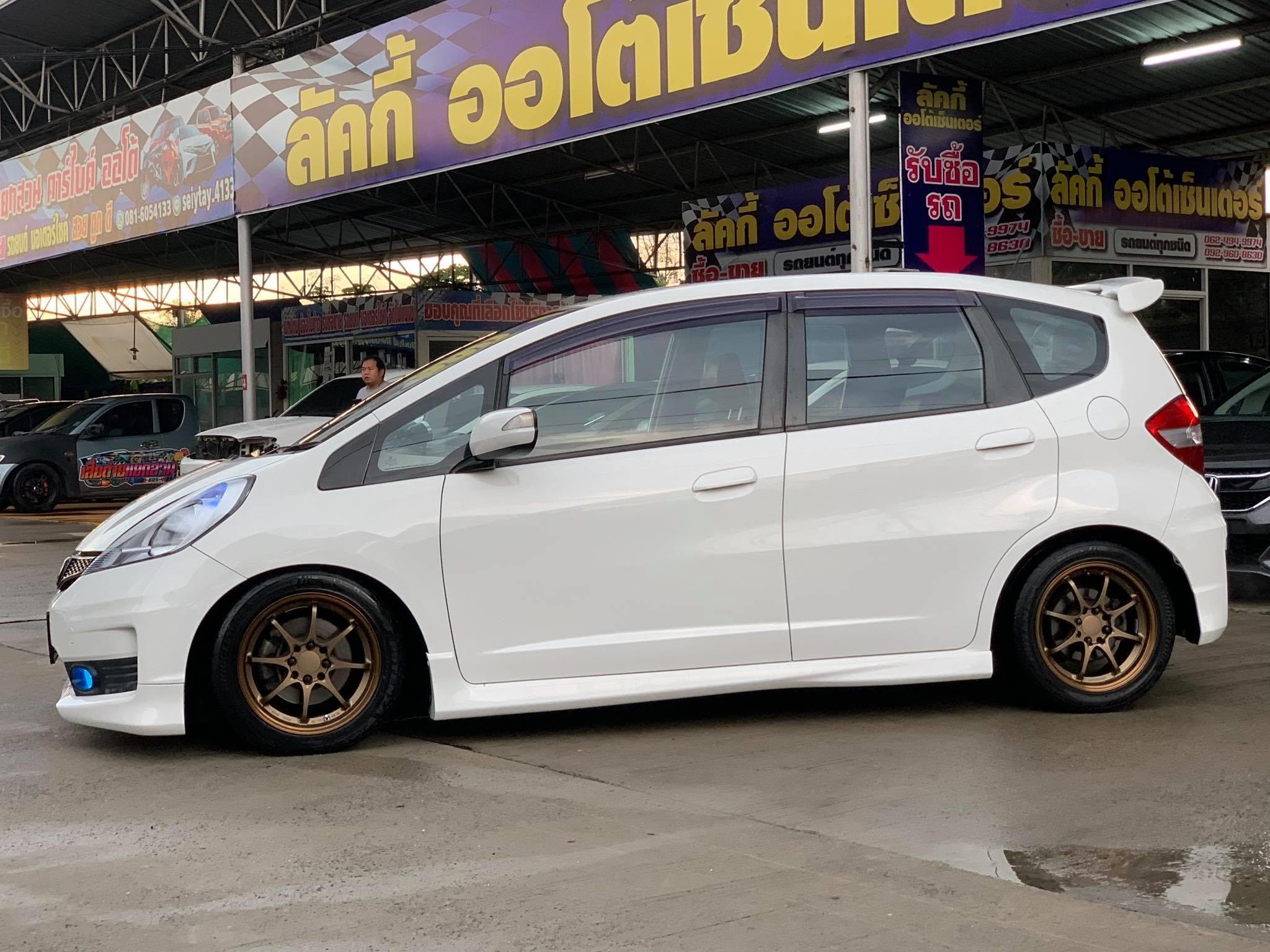 Honda Jazz GE ปี 2011 สีขาว (รูปที่ 10)