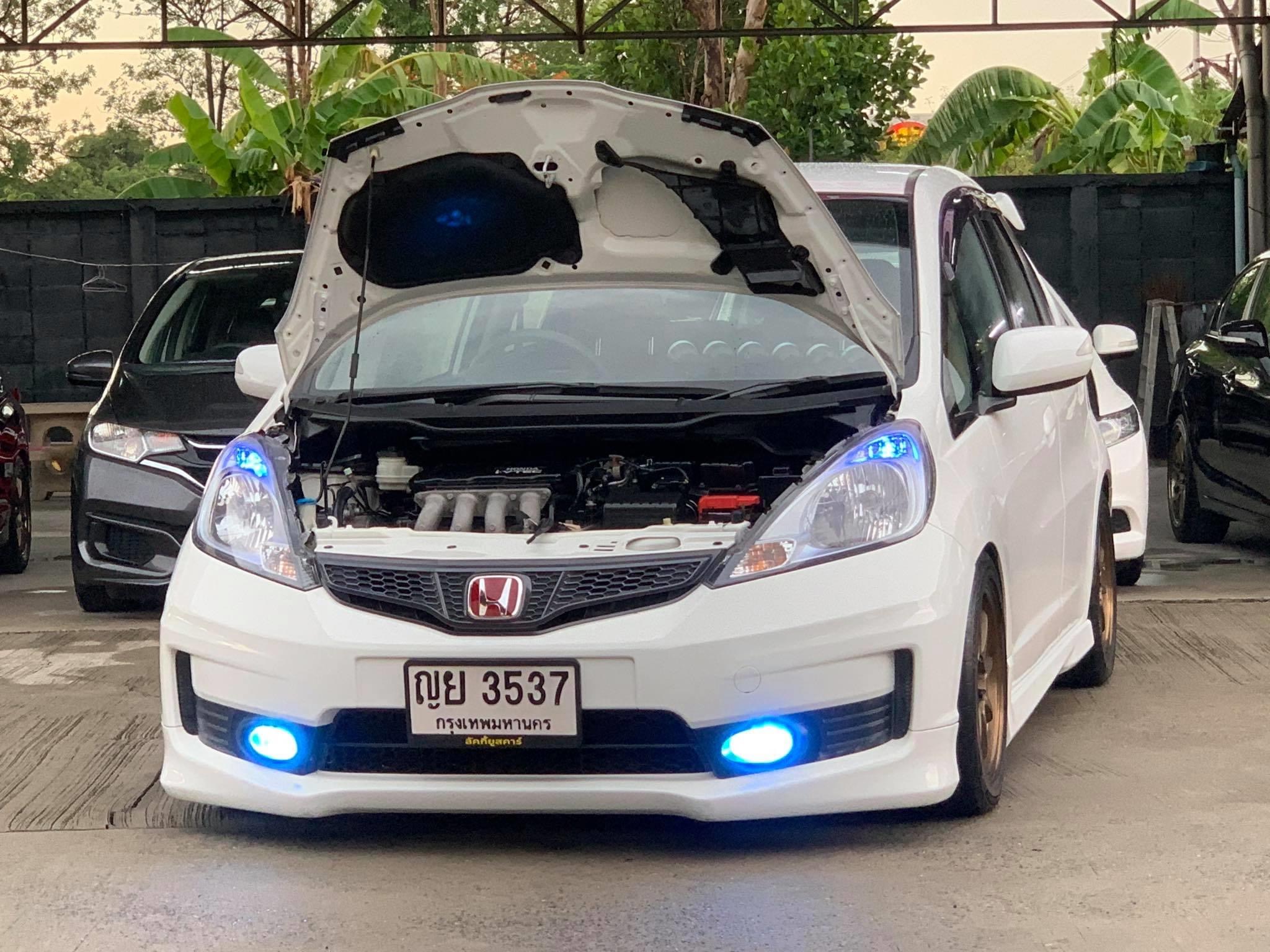 Honda Jazz GE ปี 2011 สีขาว