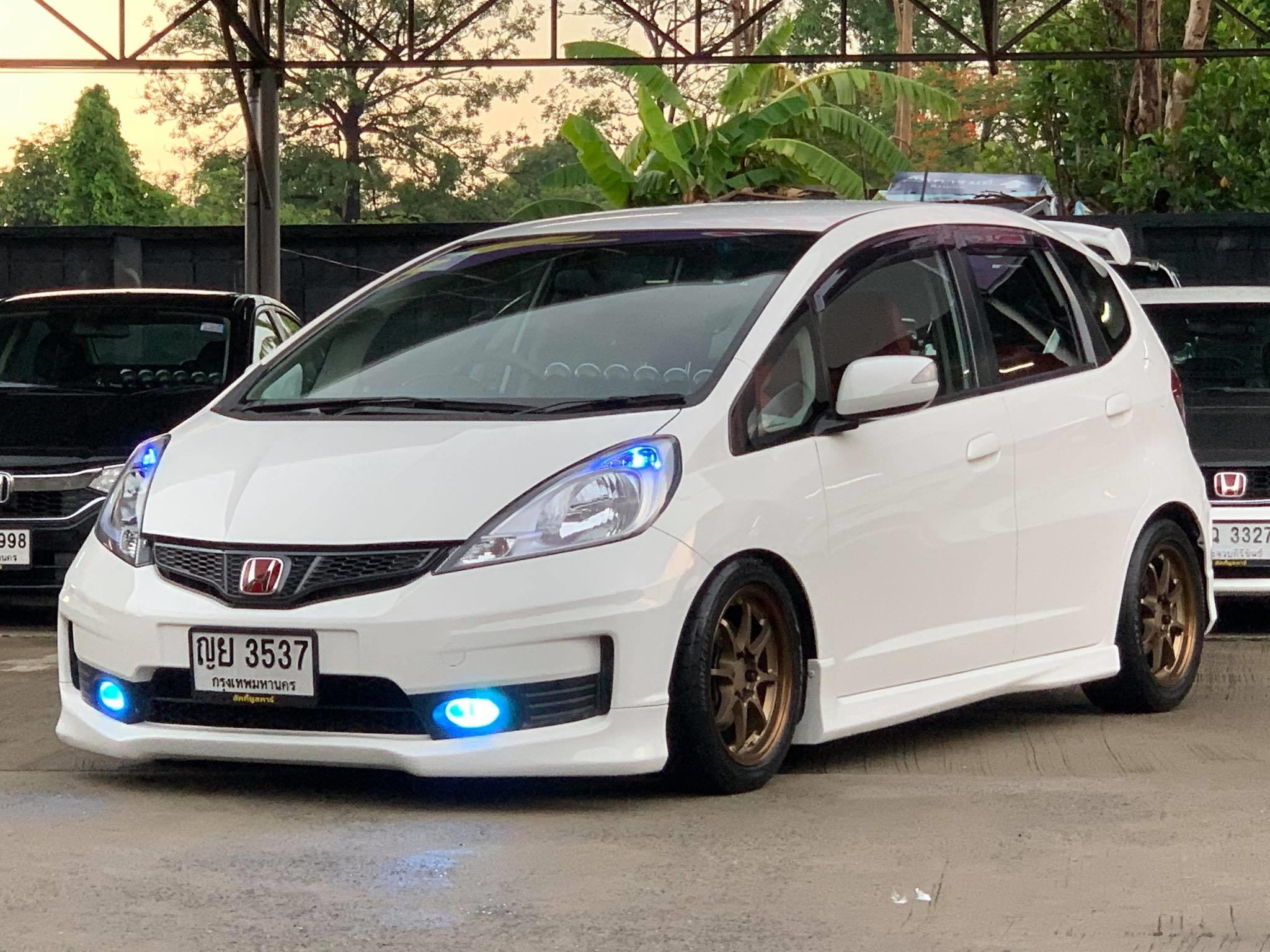 Honda Jazz GE ปี 2011 สีขาว