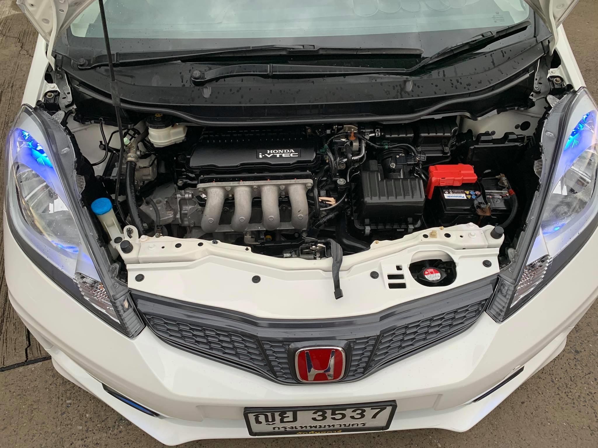 Honda Jazz GE ปี 2011 สีขาว (รูปที่ 17)