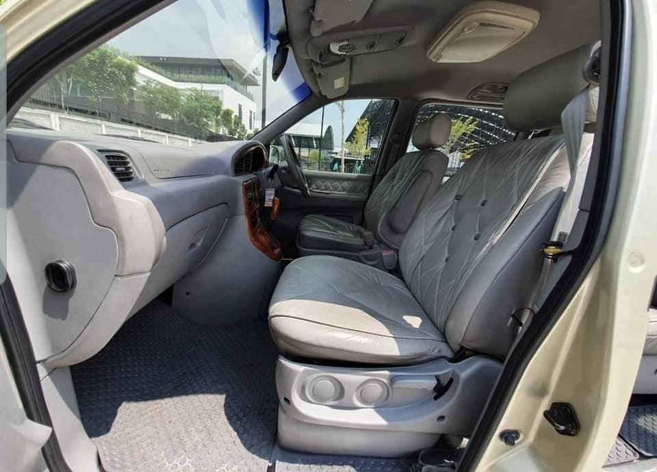Kia Carnival ปี 2004 สีทอง (รูปที่ 10)