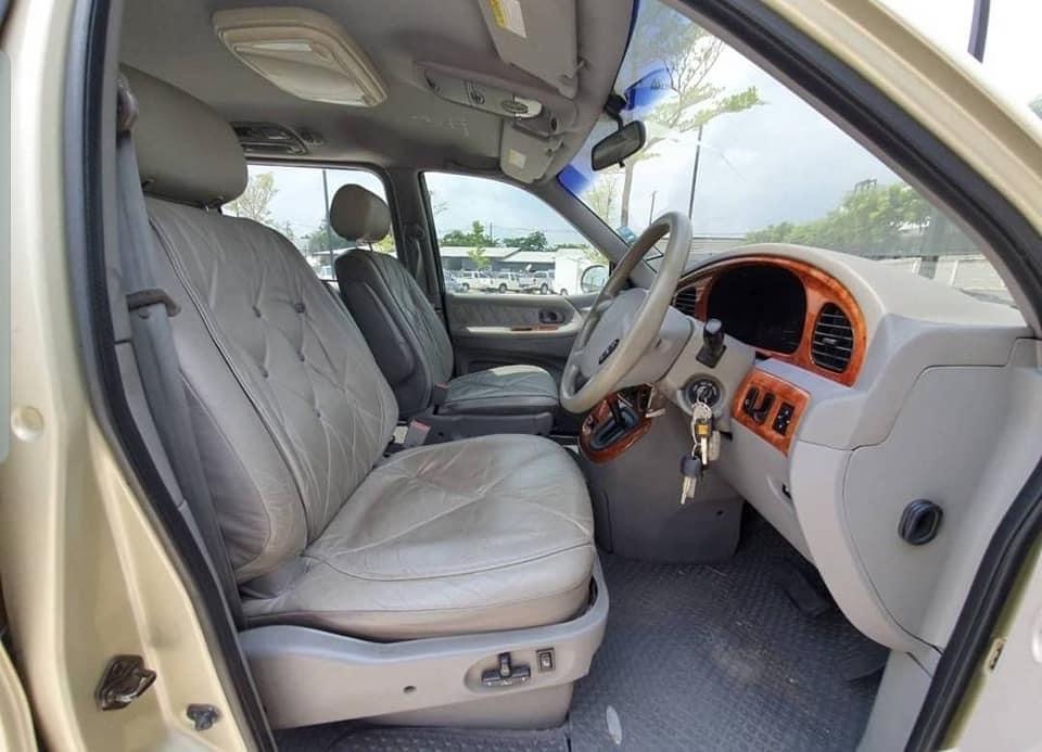 Kia Carnival ปี 2004 สีทอง (รูปที่ 6)