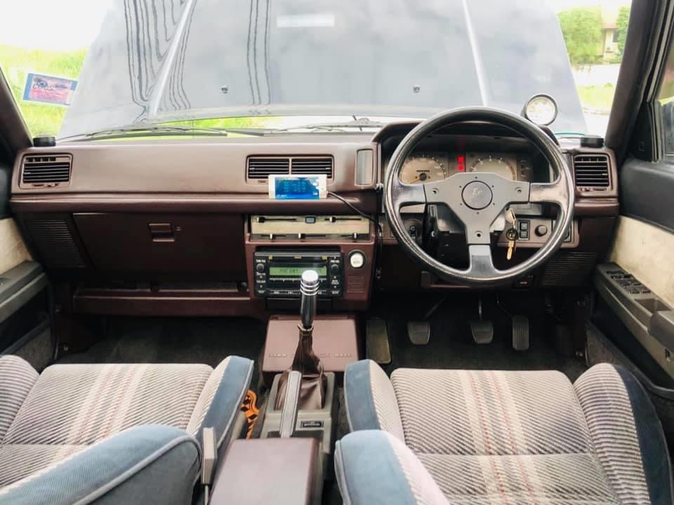Toyota Corona ปี 1988 สีดำ (รูปที่ 14)