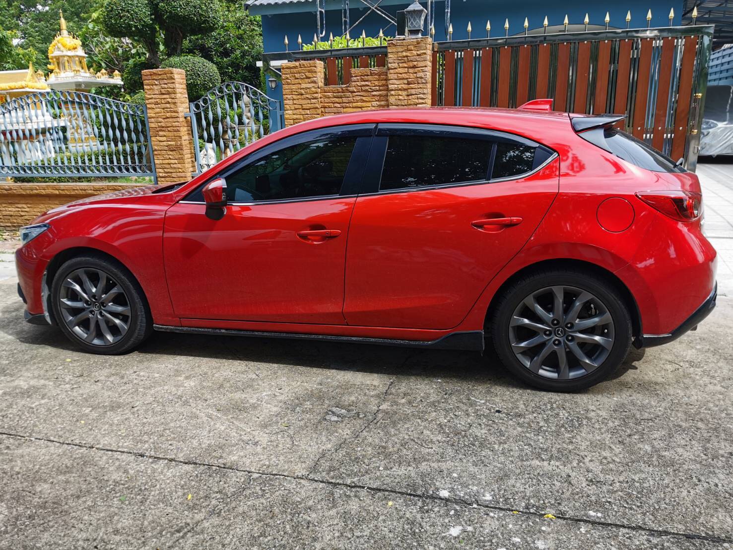 Mazda 3 ปี 2016 สีแดง (รูปที่ 3)