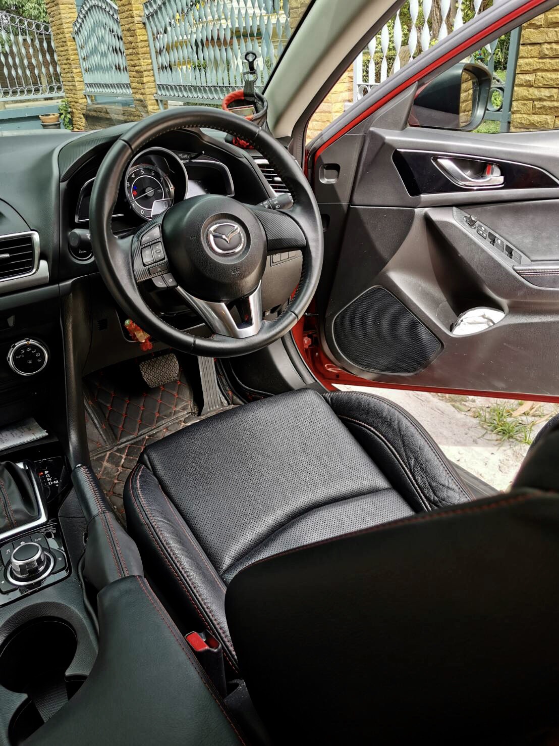 Mazda 3 ปี 2016 สีแดง (รูปที่ 4)