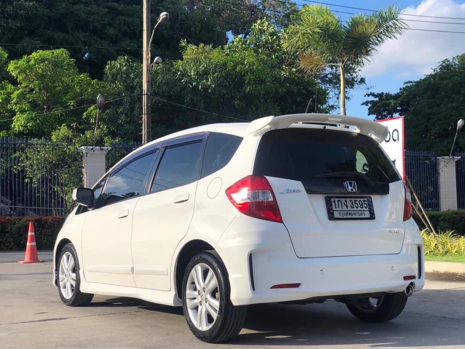 Honda Jazz GE ปี 2012 สีขาว (รูปที่ 11)