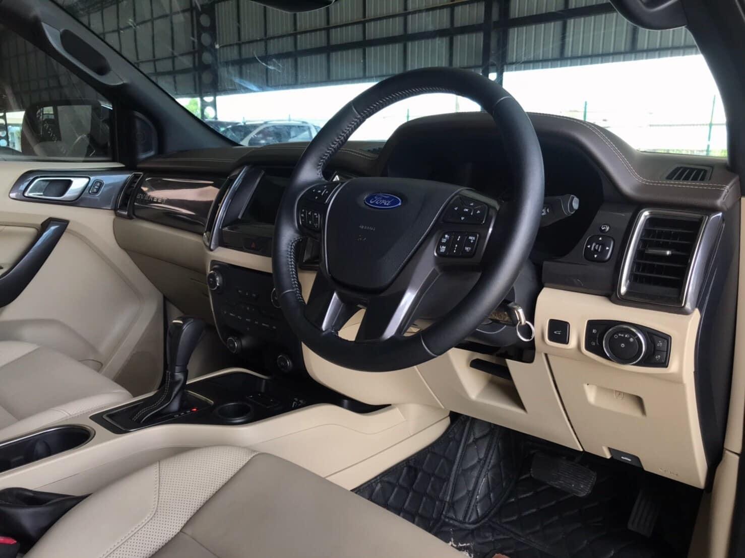Ford Everest ปี 2018 สีดำ (รูปที่ 7)