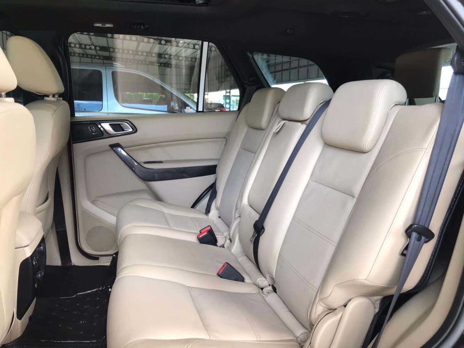 Ford Everest ปี 2018 สีดำ (รูปที่ 12)