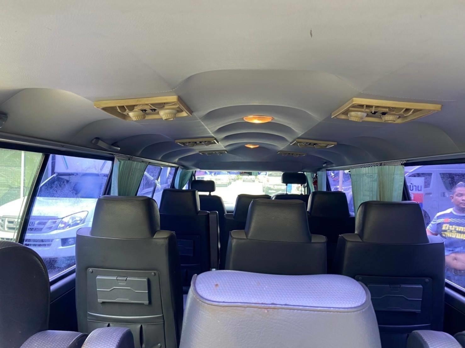 Toyota HiAce หัวจรวด ปี 2003 สีเทา (รูปที่ 8)