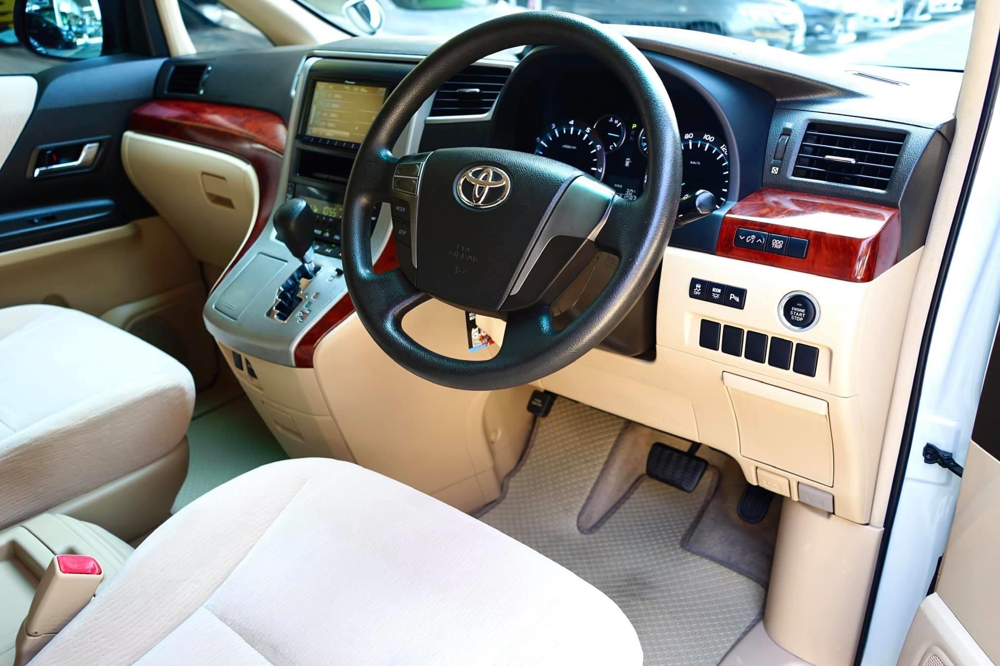 Toyota Vellfire Welcab ปี 2009 สีขาว