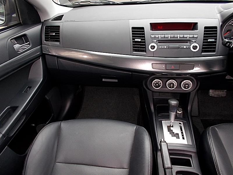 Mitsubishi Lancer EX ปี 2011 สีดำ (รูปที่ 10)
