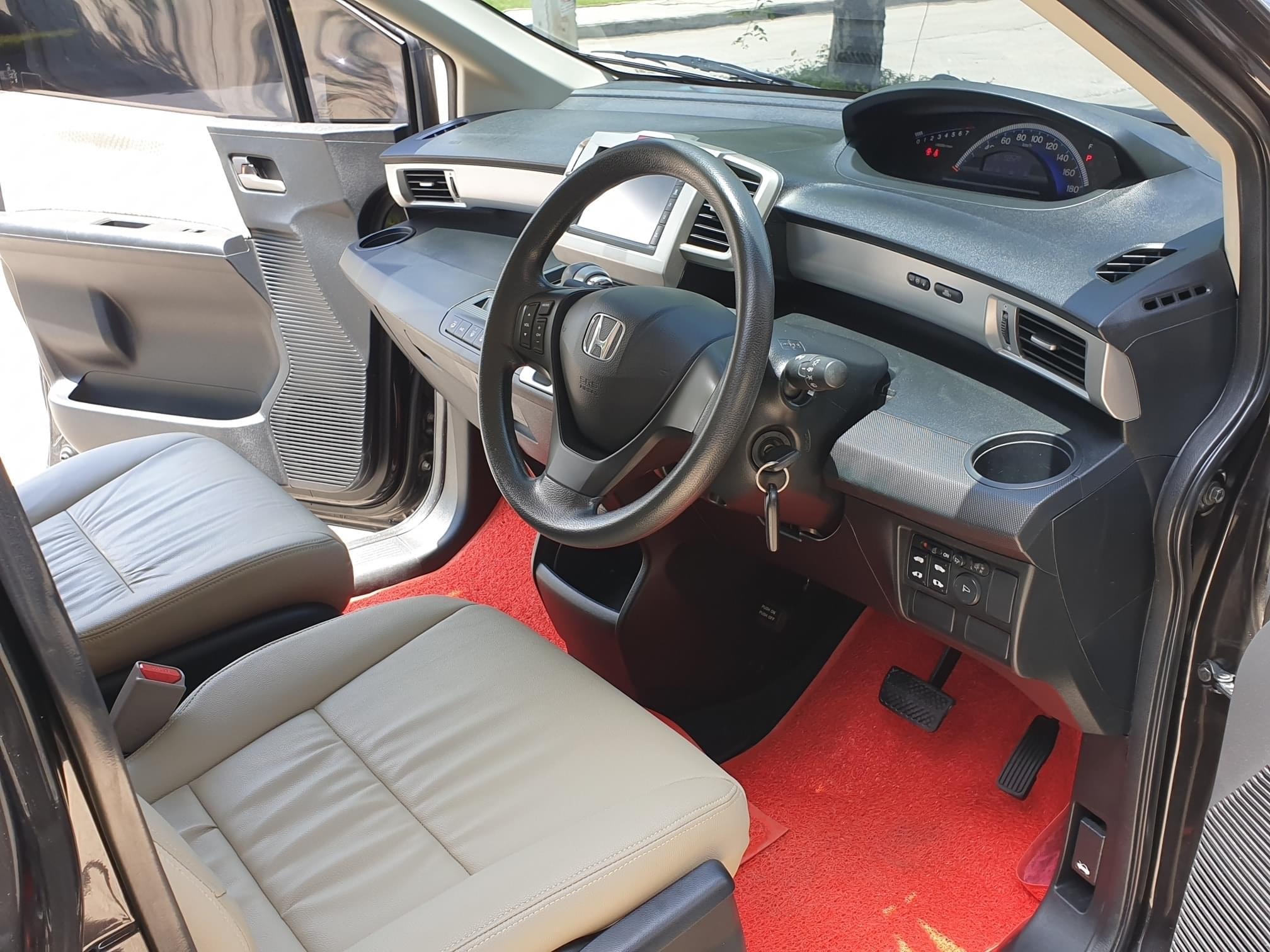 Honda Freed ปี 2013 สีดำ (รูปที่ 9)