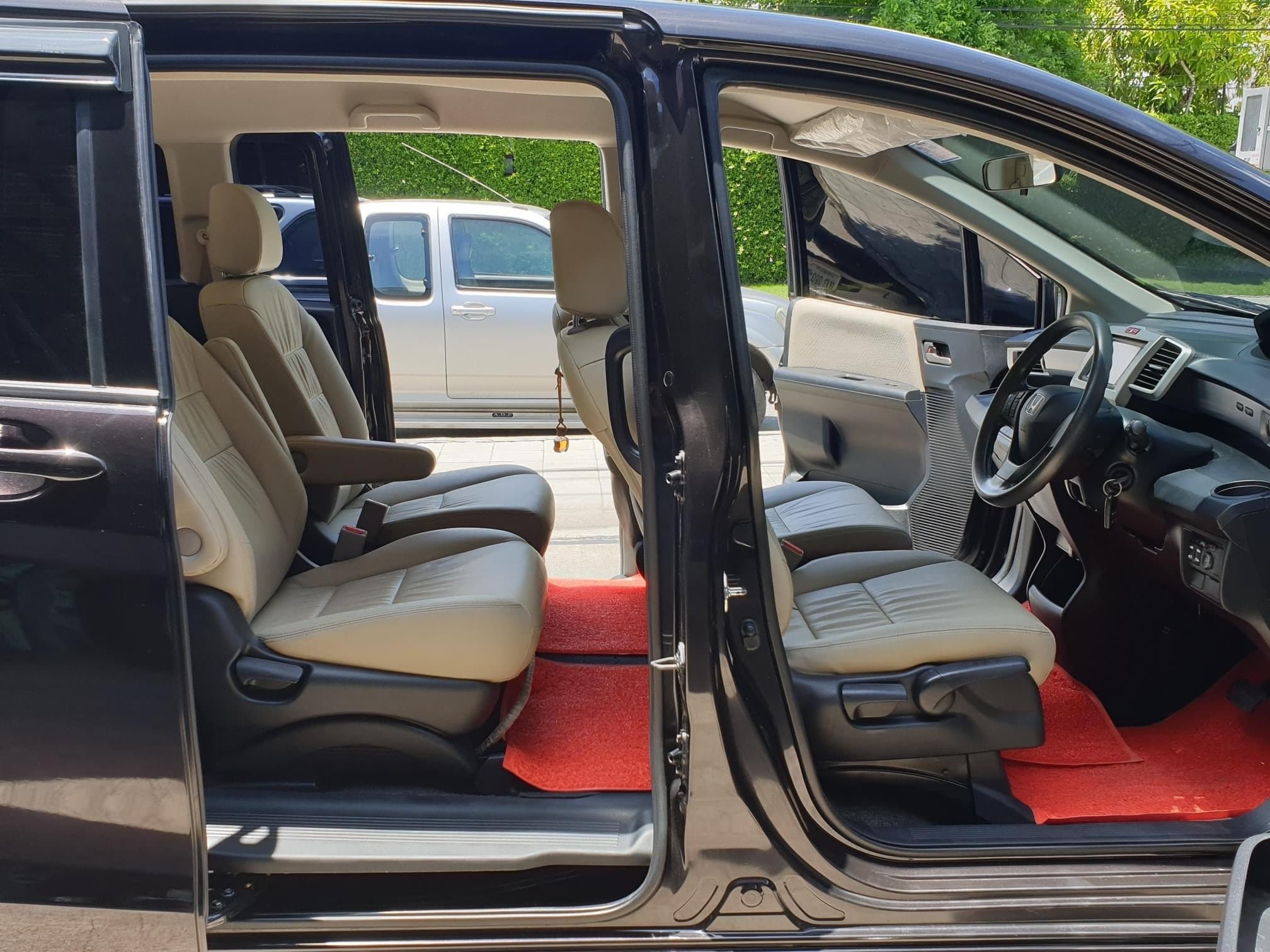 Honda Freed ปี 2013 สีดำ (รูปที่ 12)