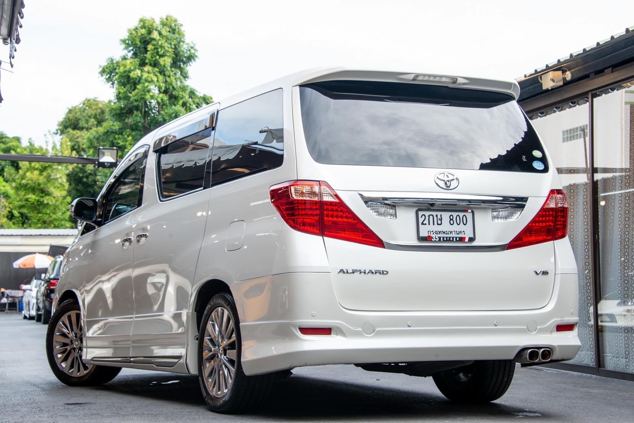 Toyota Alphard ปี 2012 สีขาว