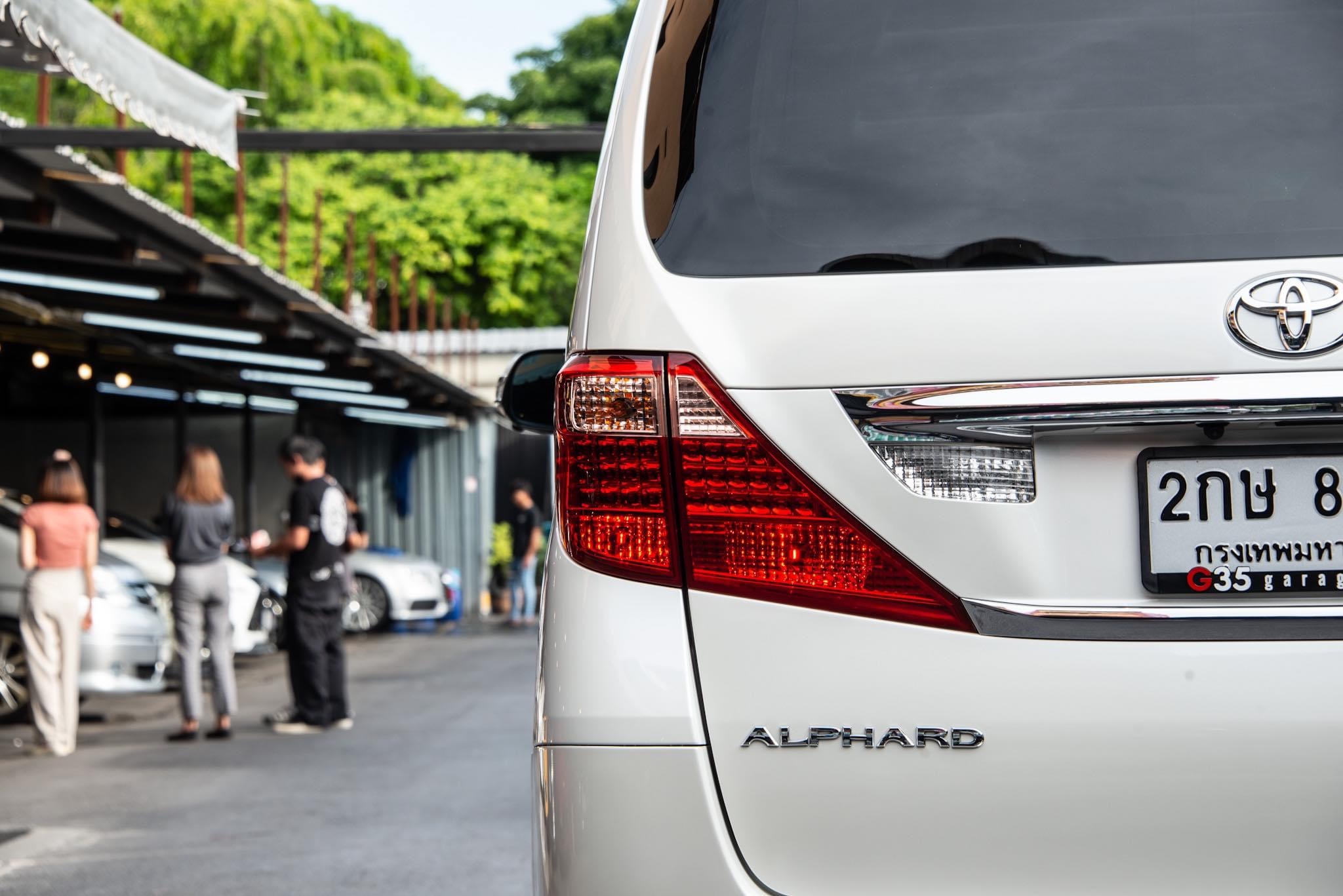 Toyota Alphard ปี 2012 สีขาว