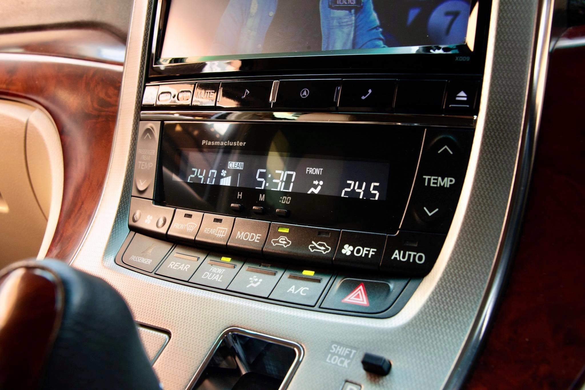 Toyota Alphard ปี 2012 สีขาว (รูปที่ 19)