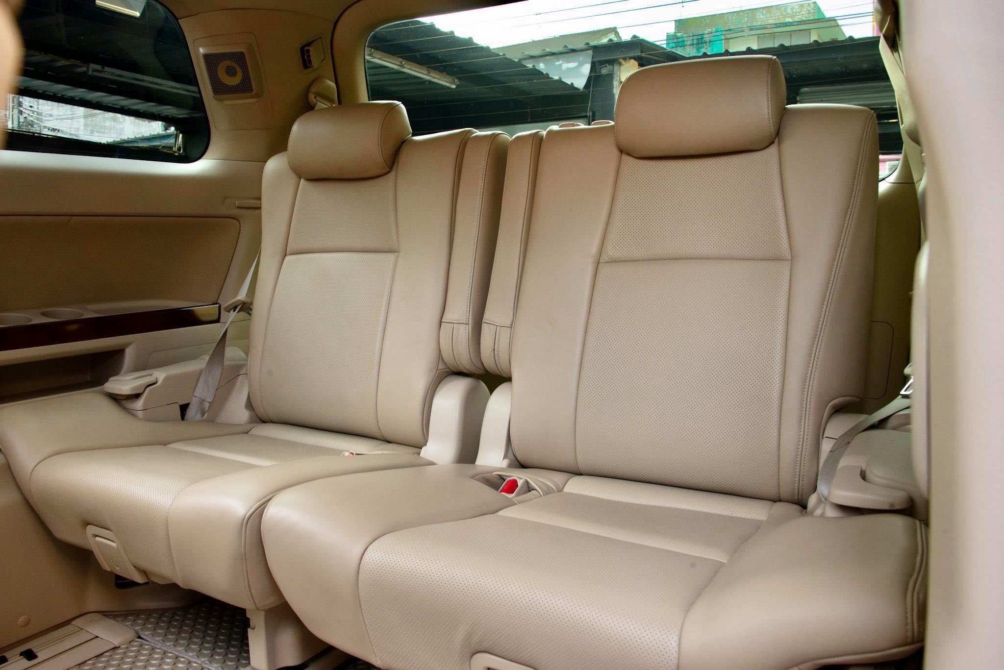 Toyota Alphard ปี 2012 สีขาว