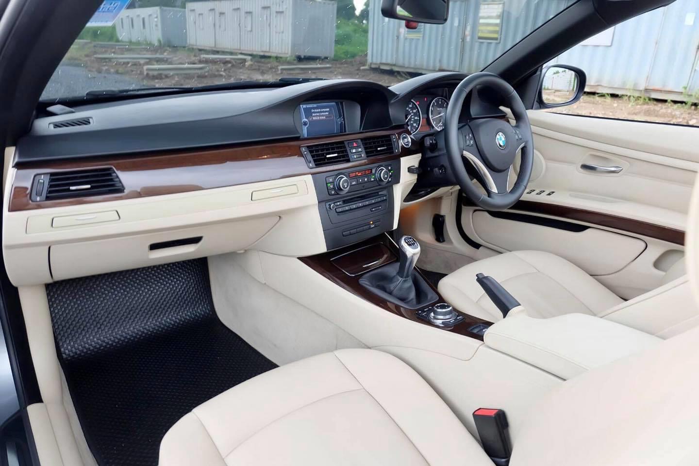 BMW 3 Series E93 320Ci (เปิดประทุน) ปี 2015 สีเทา (รูปที่ 10)