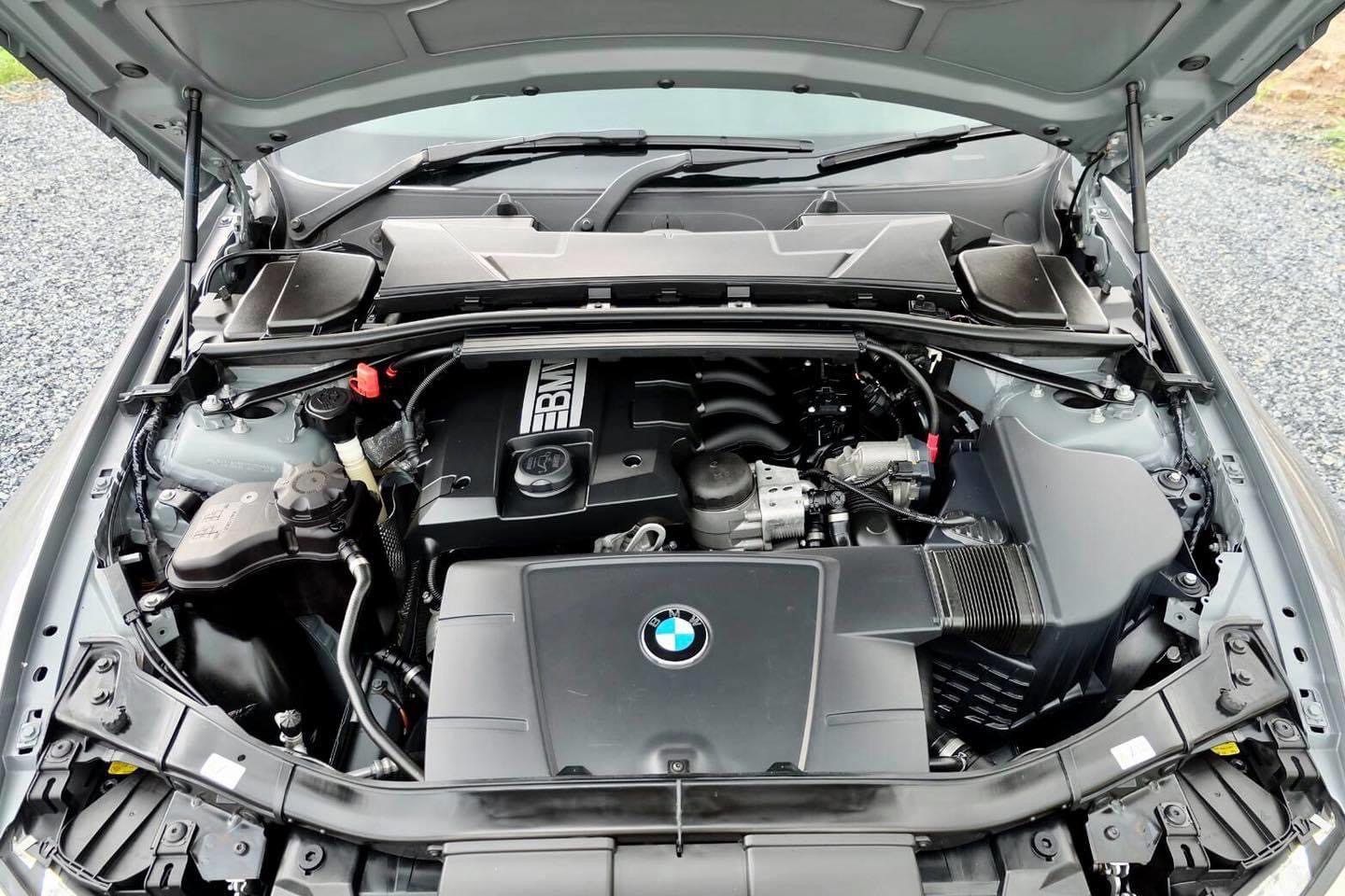 BMW 3 Series E93 320Ci (เปิดประทุน) ปี 2015 สีเทา (รูปที่ 9)