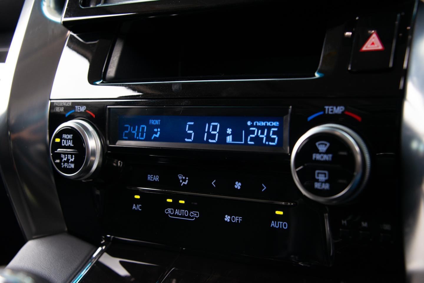 Toyota Alphard ปี 2015 สีเทา (รูปที่ 20)