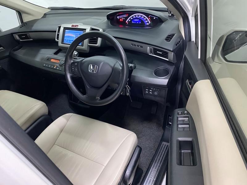 HONDA FREED 1.5 EL AT TOP 2014 (รูปที่ 8)