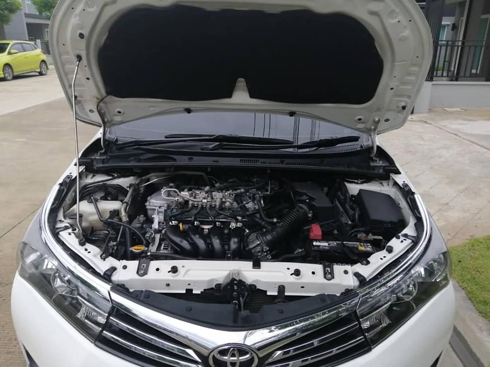 Toyota Corolla Altis โฉม 14-16 ปี 2014 สีขาว