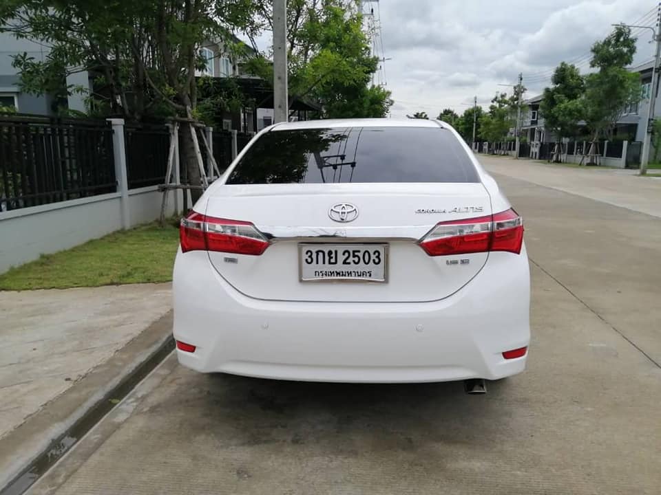 Toyota Corolla Altis โฉม 14-16 ปี 2014 สีขาว