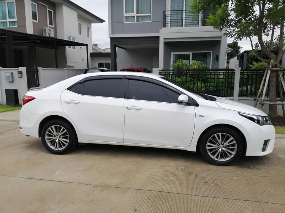 Toyota Corolla Altis โฉม 14-16 ปี 2014 สีขาว