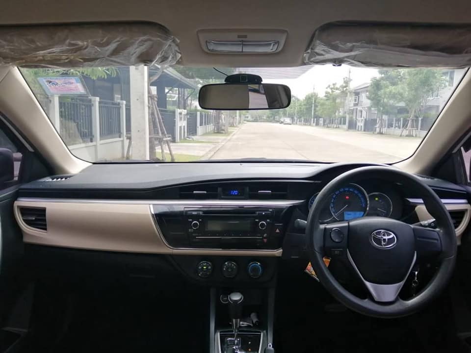 Toyota Corolla Altis โฉม 14-16 ปี 2014 สีขาว