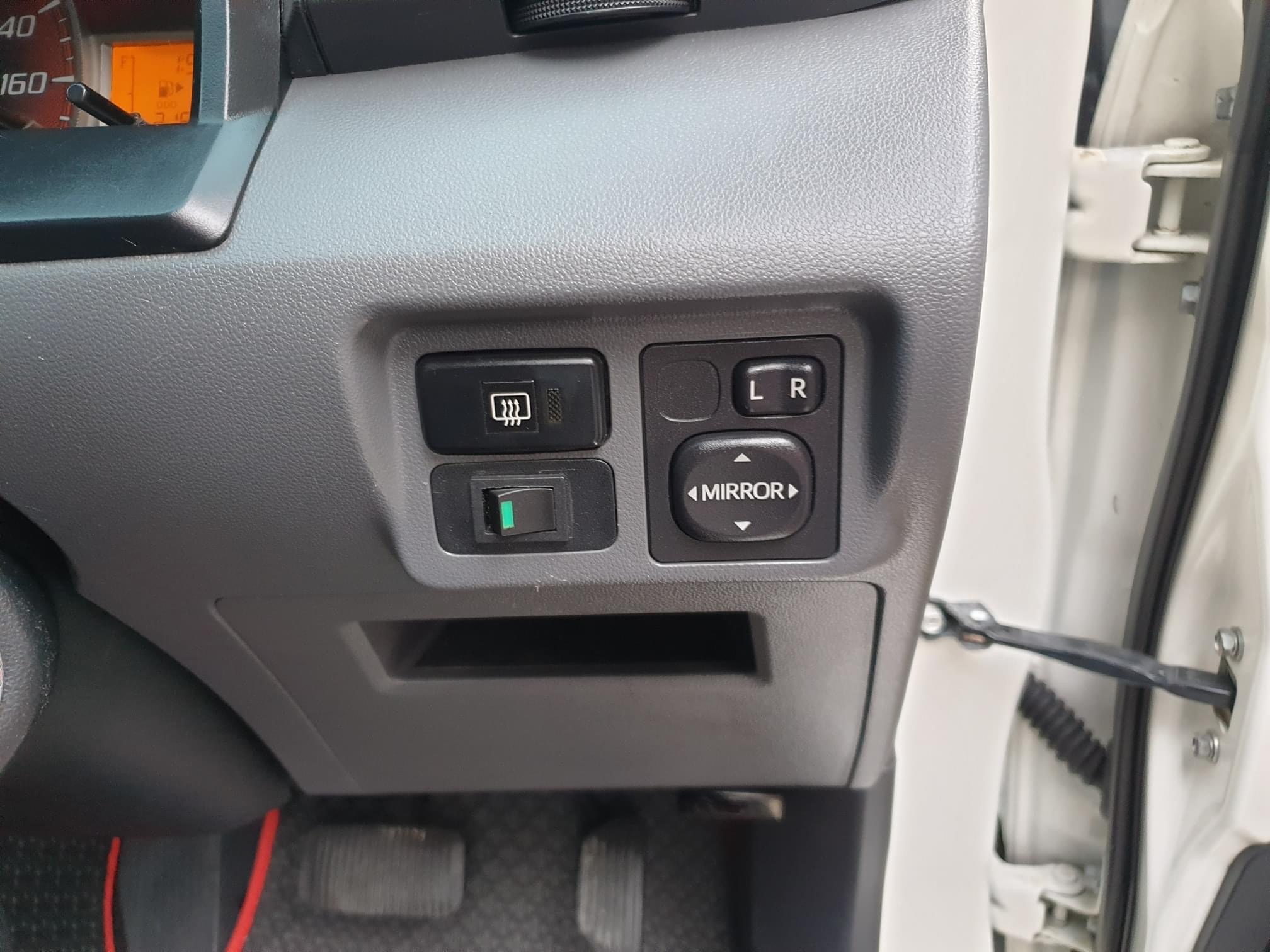Toyota avanza 1.5 g 2013 สีขาวมุก (รูปที่ 20)
