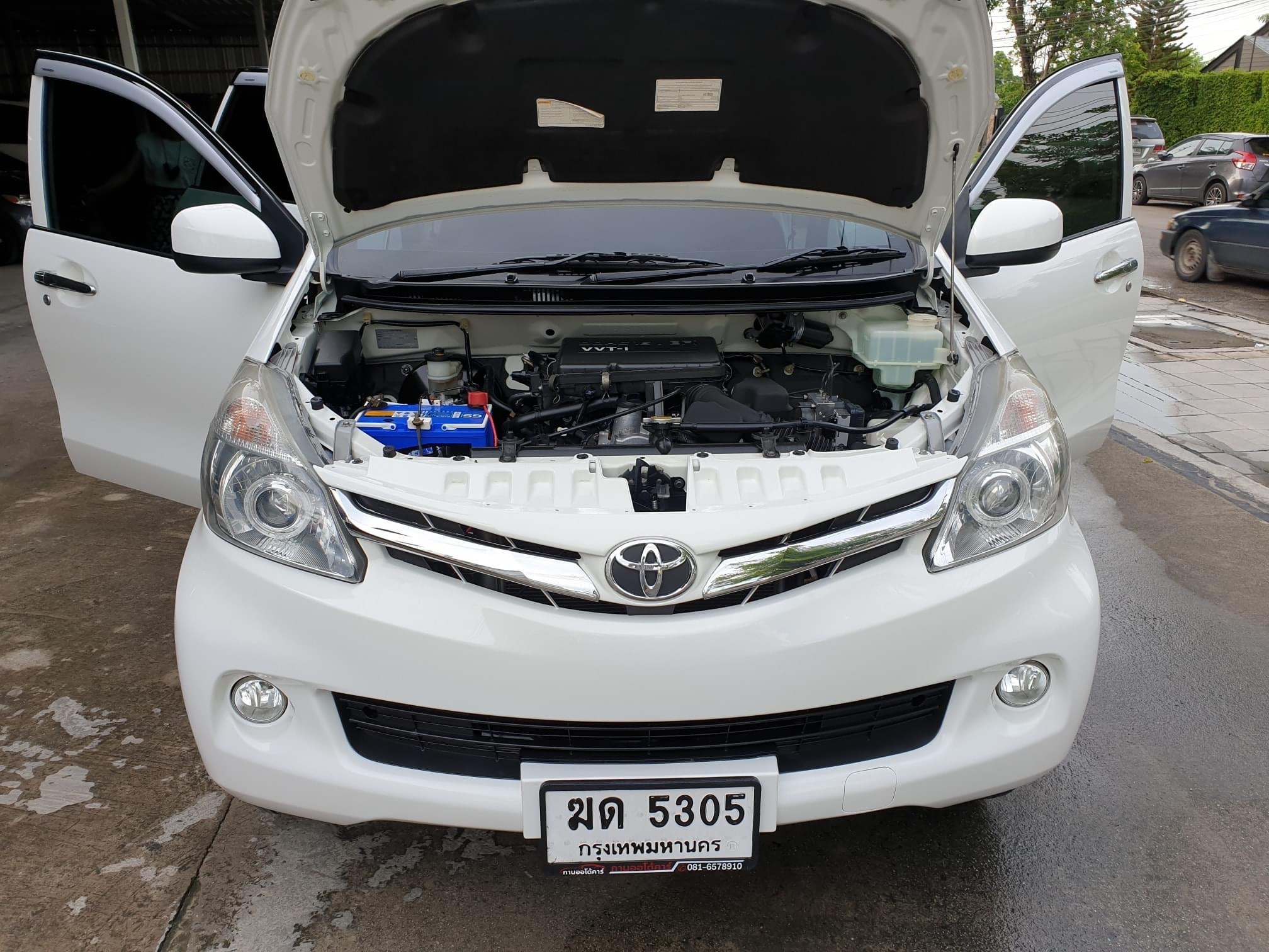 Toyota avanza 1.5 g 2013 สีขาวมุก