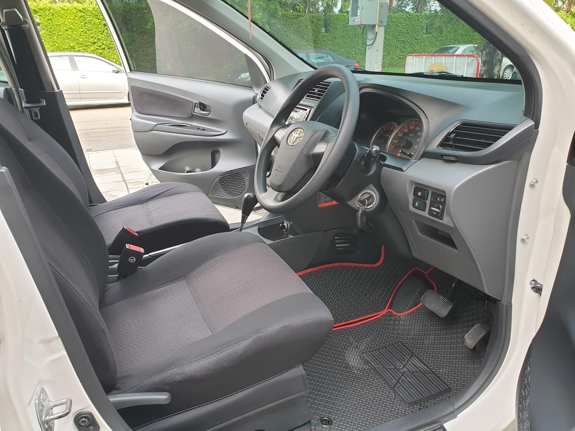 Toyota avanza 1.5 g 2013 สีขาวมุก (รูปที่ 4)
