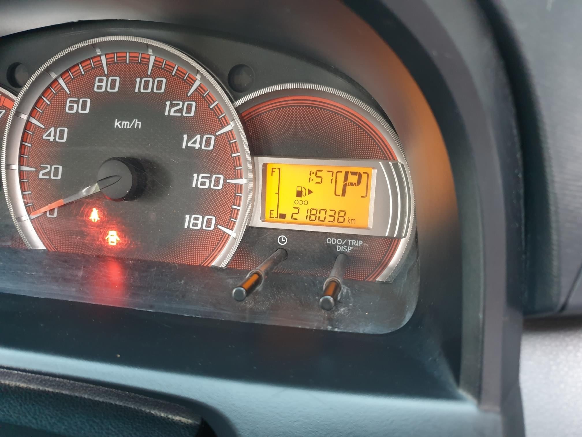 Toyota avanza 1.5 g 2013 สีขาวมุก (รูปที่ 16)