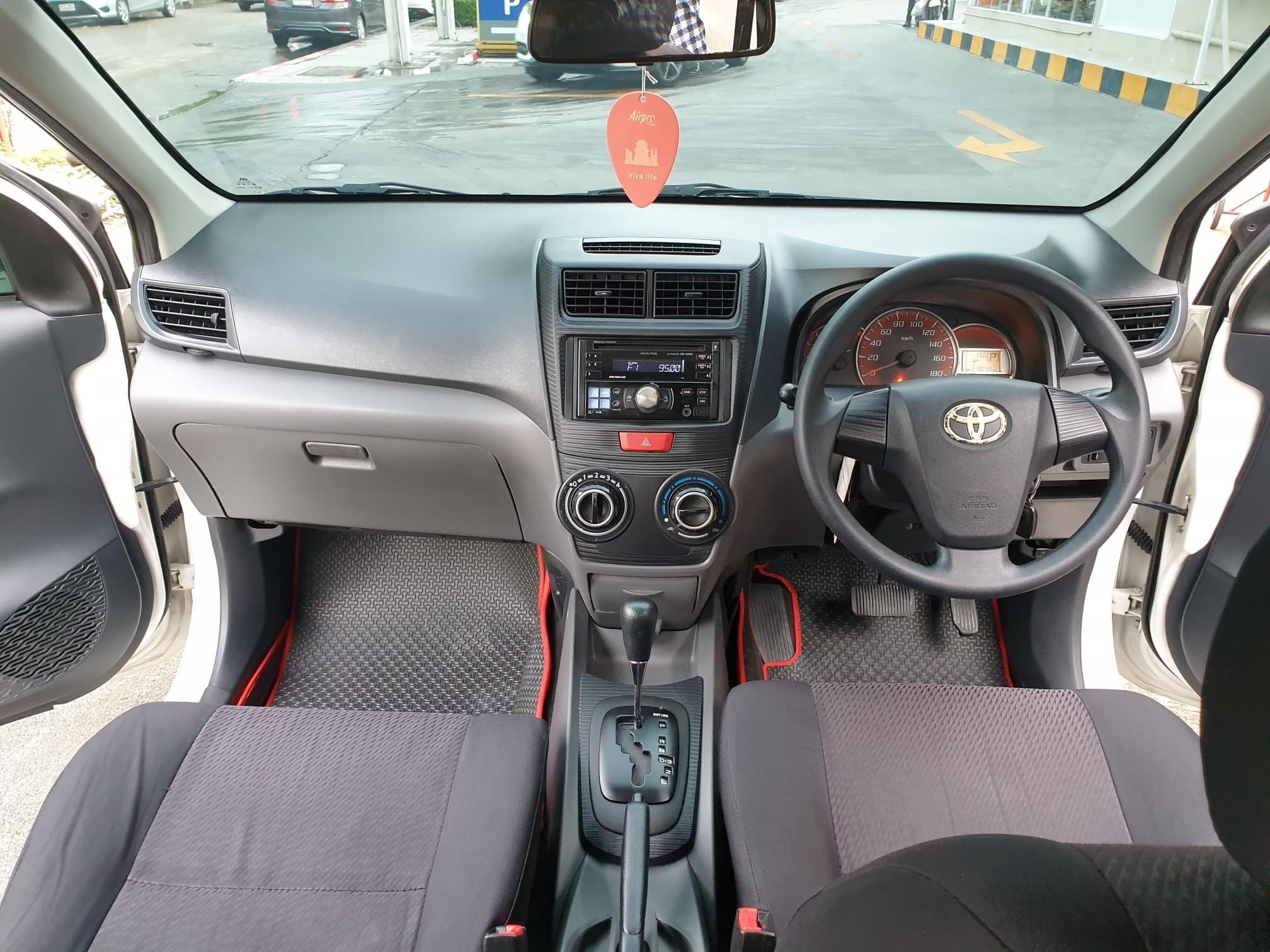 Toyota avanza 1.5 g 2013 สีขาวมุก