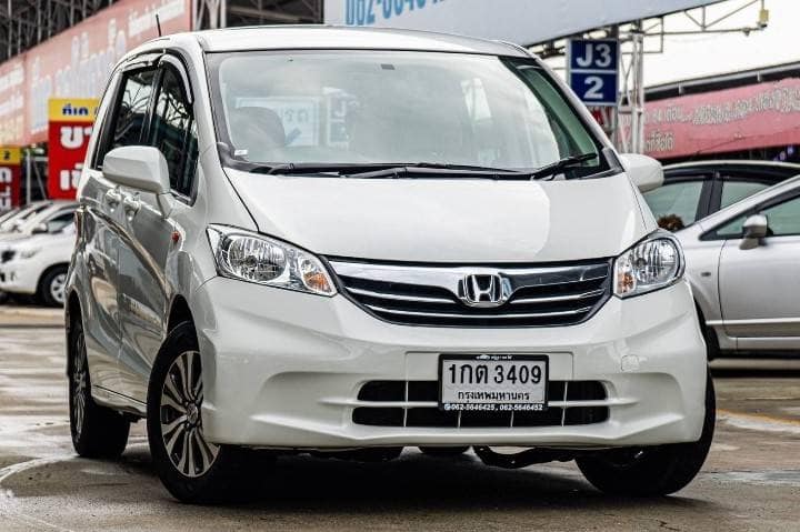 Honda Freed ปี 2013 สีขาว