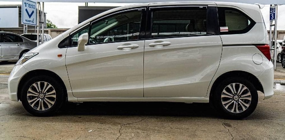 Honda Freed ปี 2013 สีขาว (รูปที่ 6)