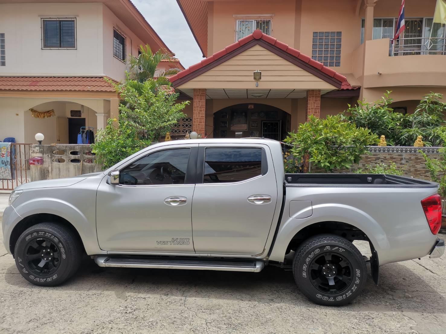 Nissan NP300 Navara 4 ประตู