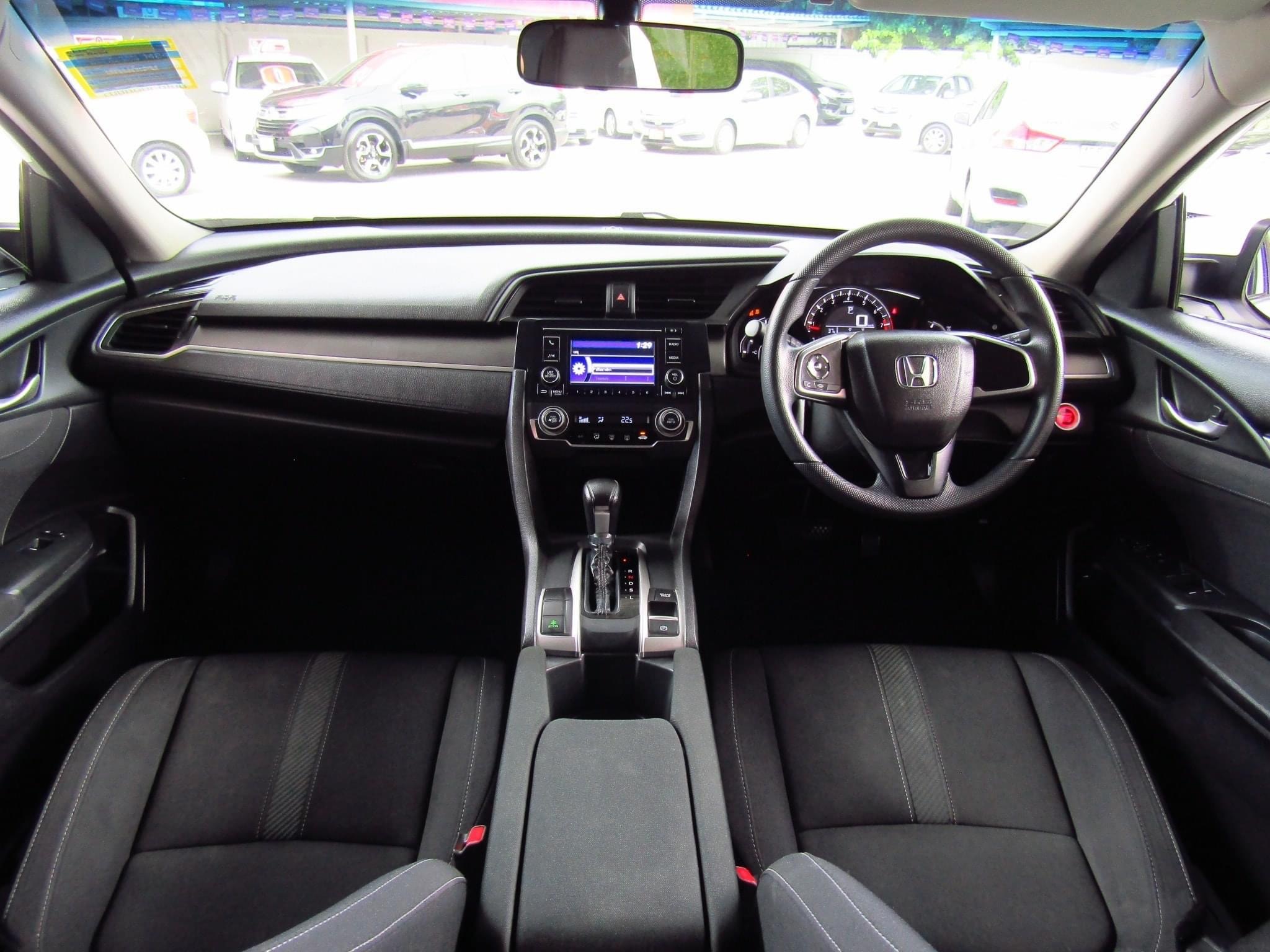 CIVIC 1.8E เกียร์AT สีขาว ปี2017 (รูปที่ 12)