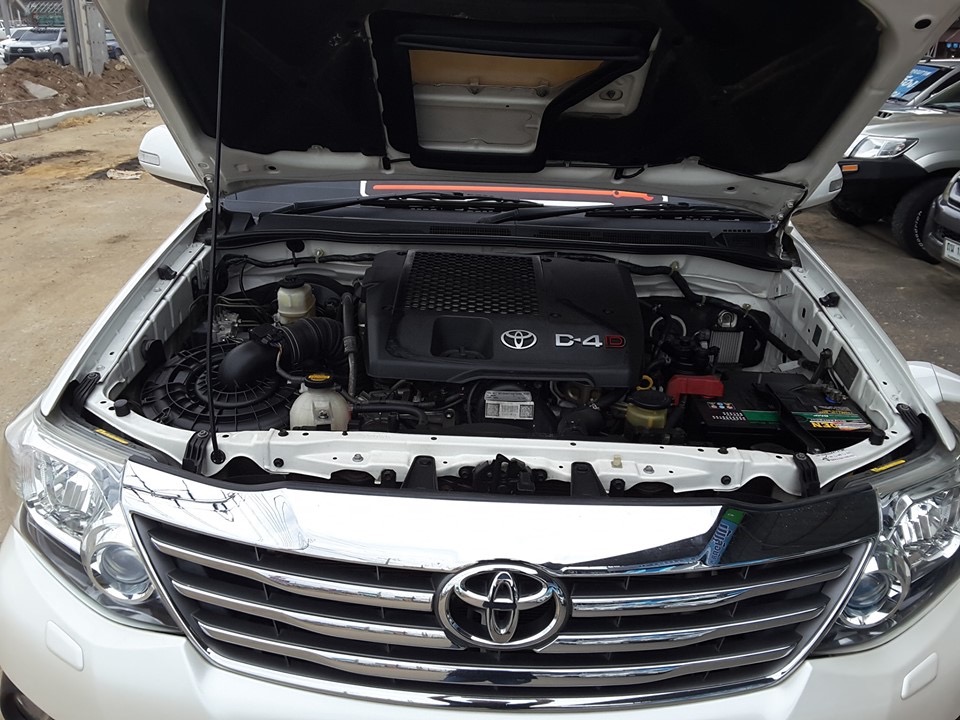 Toyota Fortuner GEN 1 โฉม 2011-2014 ปี 2014 สีขาว (รูปที่ 2)