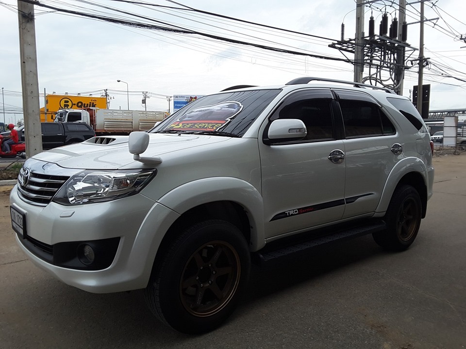 Toyota Fortuner GEN 1 โฉม 2011-2014 ปี 2014 สีขาว (รูปที่ 4)
