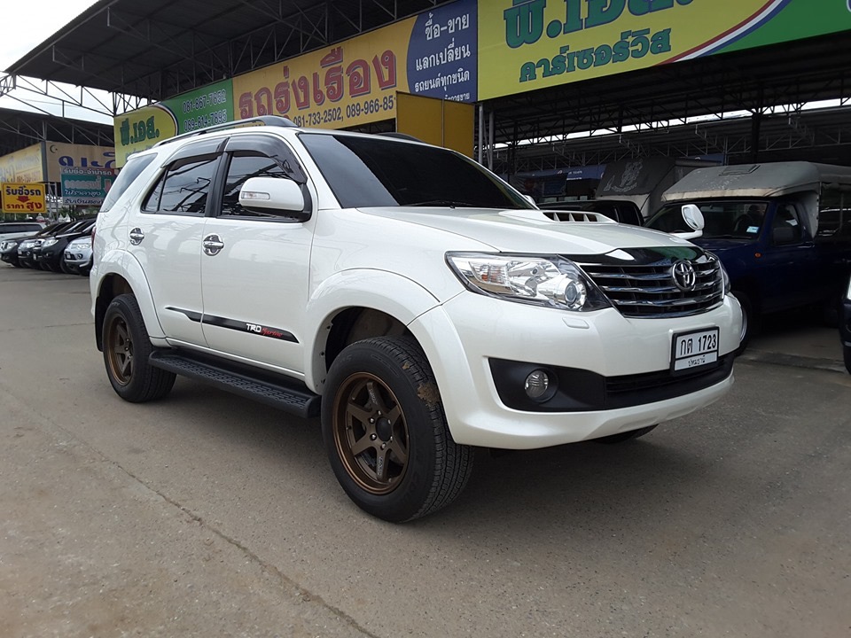Toyota Fortuner GEN 1 โฉม 2011-2014 ปี 2014 สีขาว (รูปที่ 3)