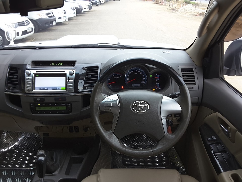 Toyota Fortuner GEN 1 โฉม 2011-2014 ปี 2014 สีขาว (รูปที่ 13)
