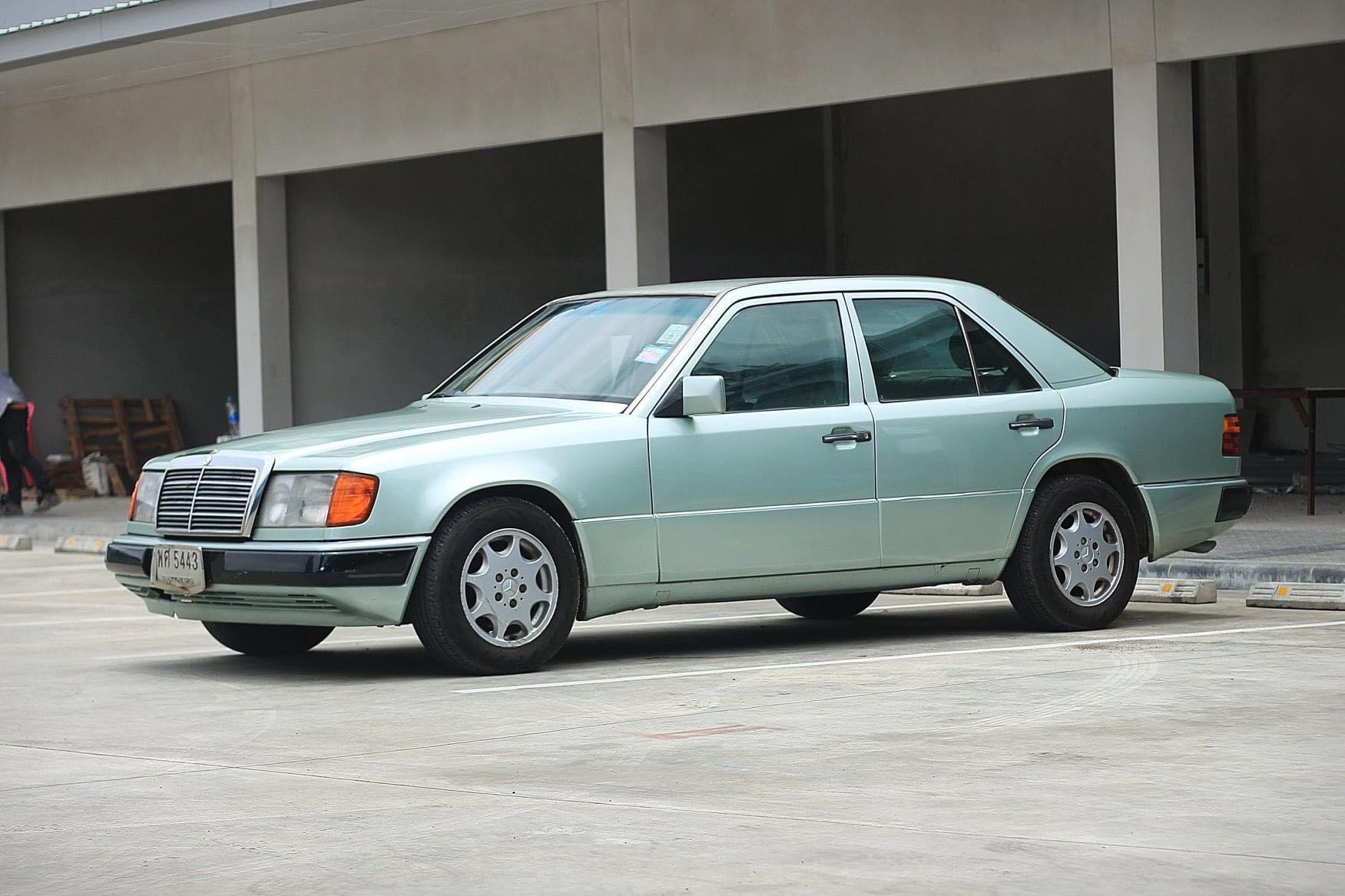 1993 Mercedes-Benz W124 220E Code B
