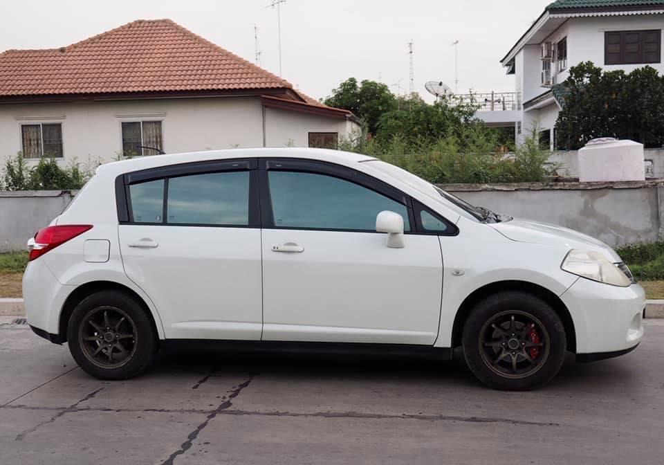 Nissan Tiida 5ประตู 1.8G ตัวTop สุด เกียร์ ออโต้ ปี2011 สีขาว รถบ้านมือเดียว ไม่เคยติดแก้ส (รูปที่ 2)