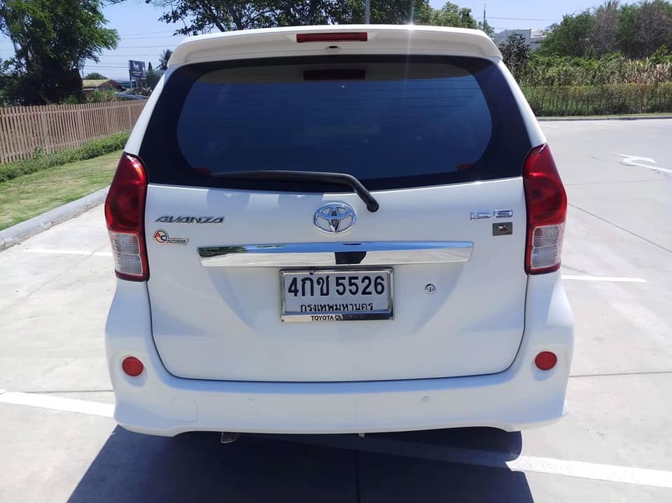 Toyota Avanza ปี 2015 สีขาว (รูปที่ 2)
