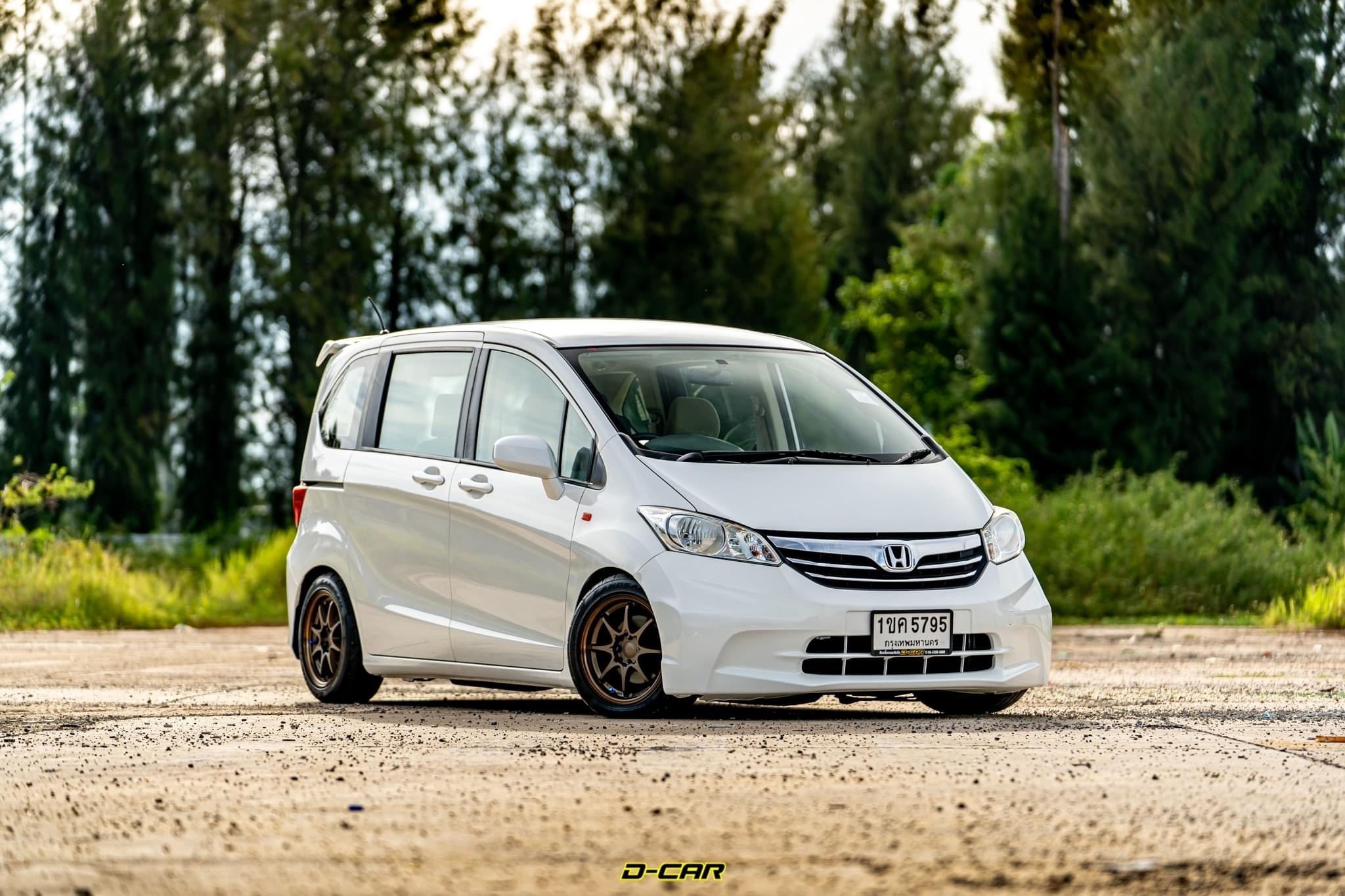 Honda Freed ปี 2013 สีขาว (รูปที่ 3)