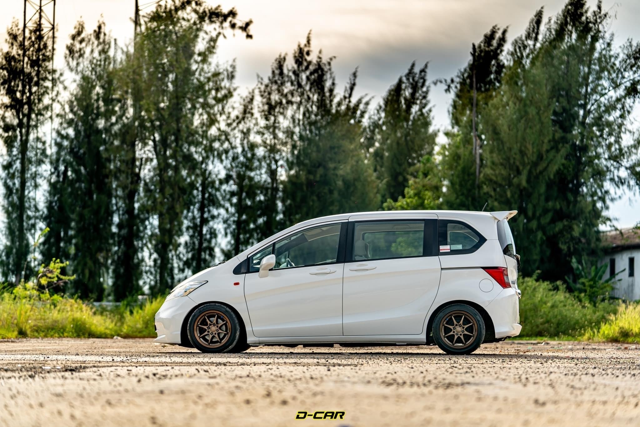 Honda Freed ปี 2013 สีขาว (รูปที่ 4)