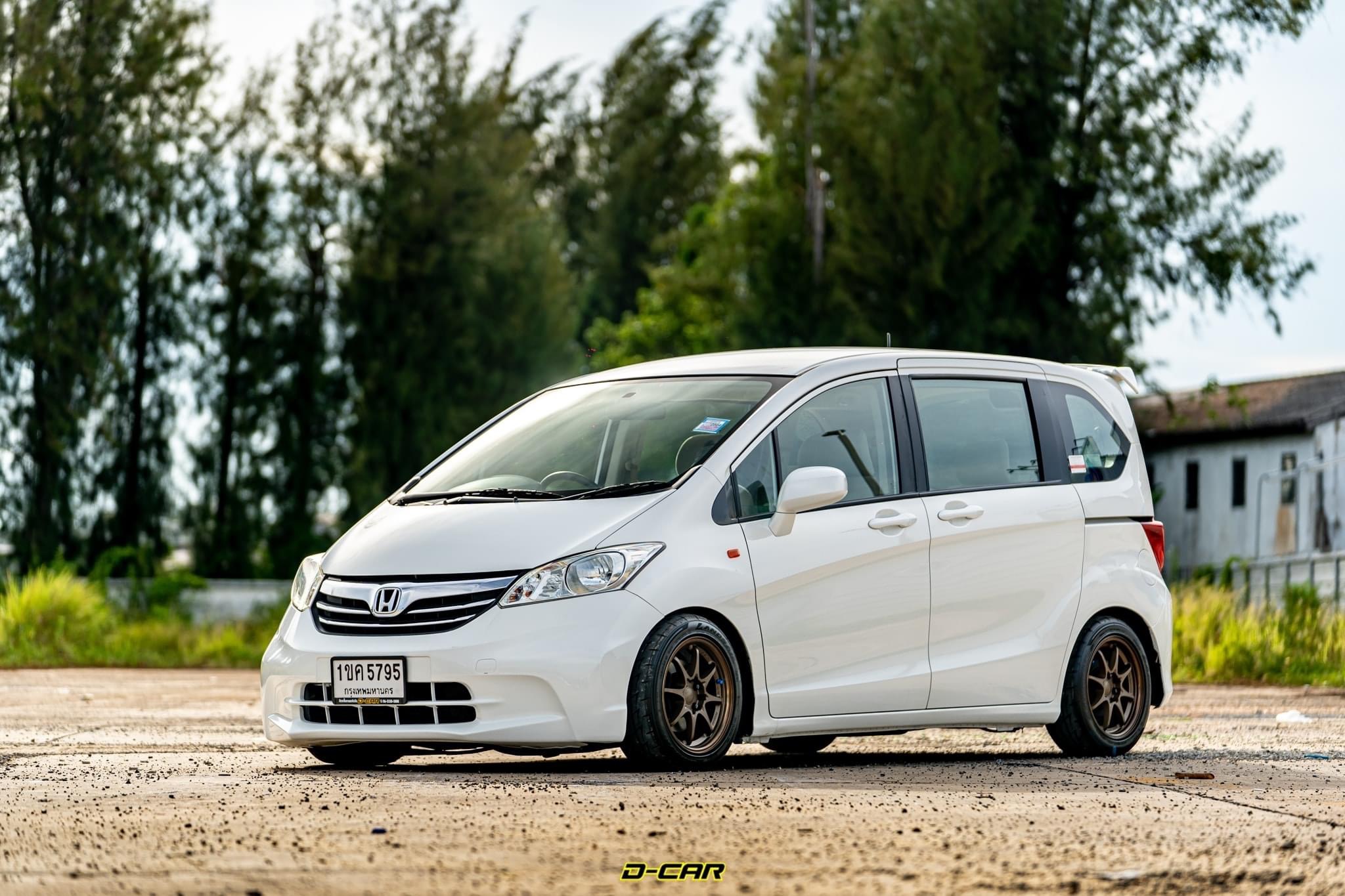 Honda Freed ปี 2013 สีขาว (รูปที่ 2)