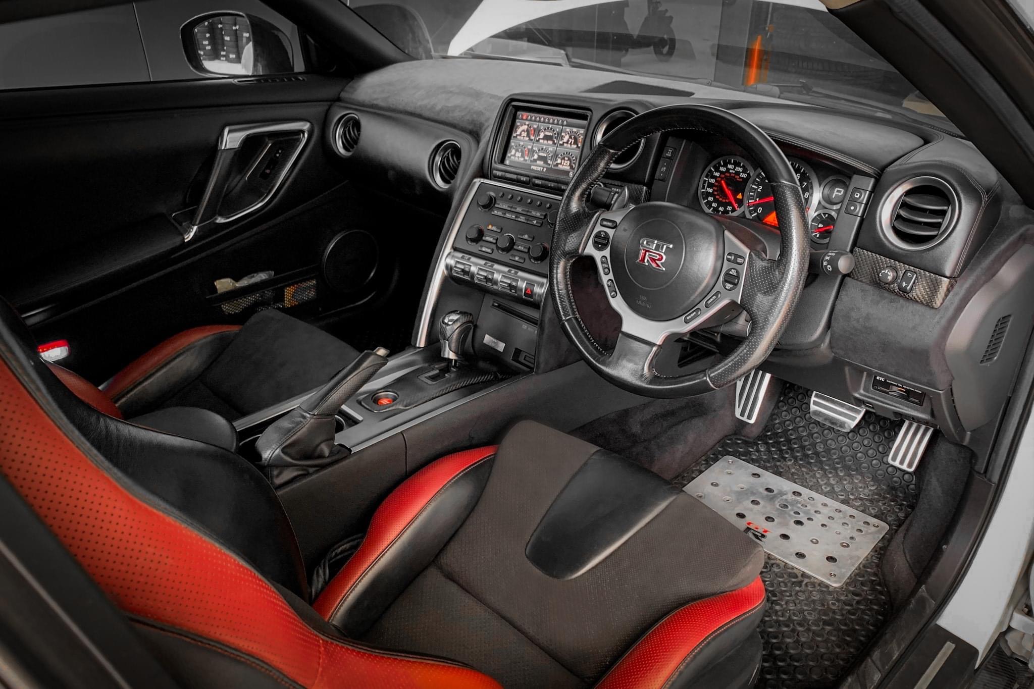 Nissan GT-R (R35) ปี 2008 สีขาว (รูปที่ 5)