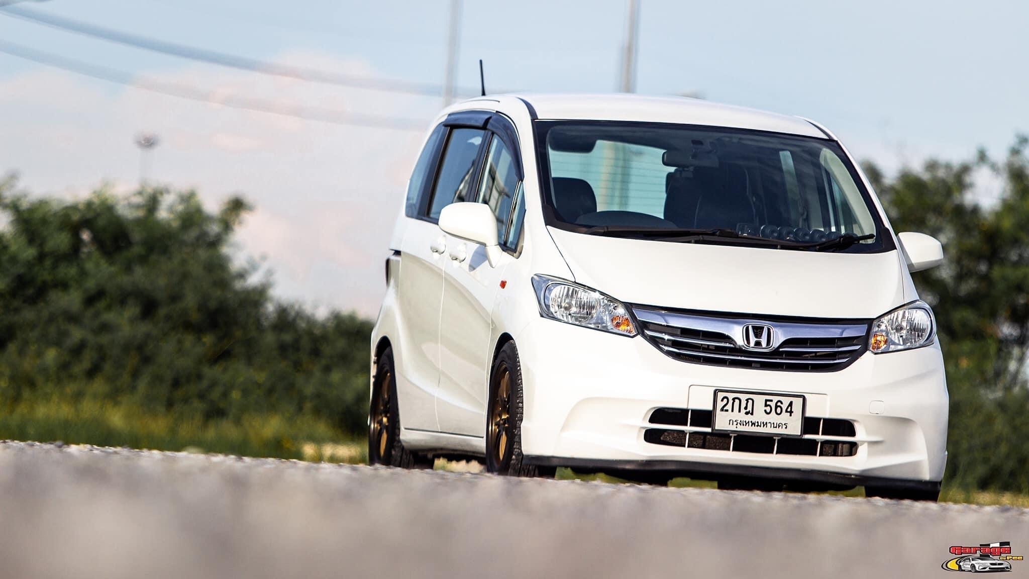 Honda FREED 1.5 SE AT สีขาว ปี2013